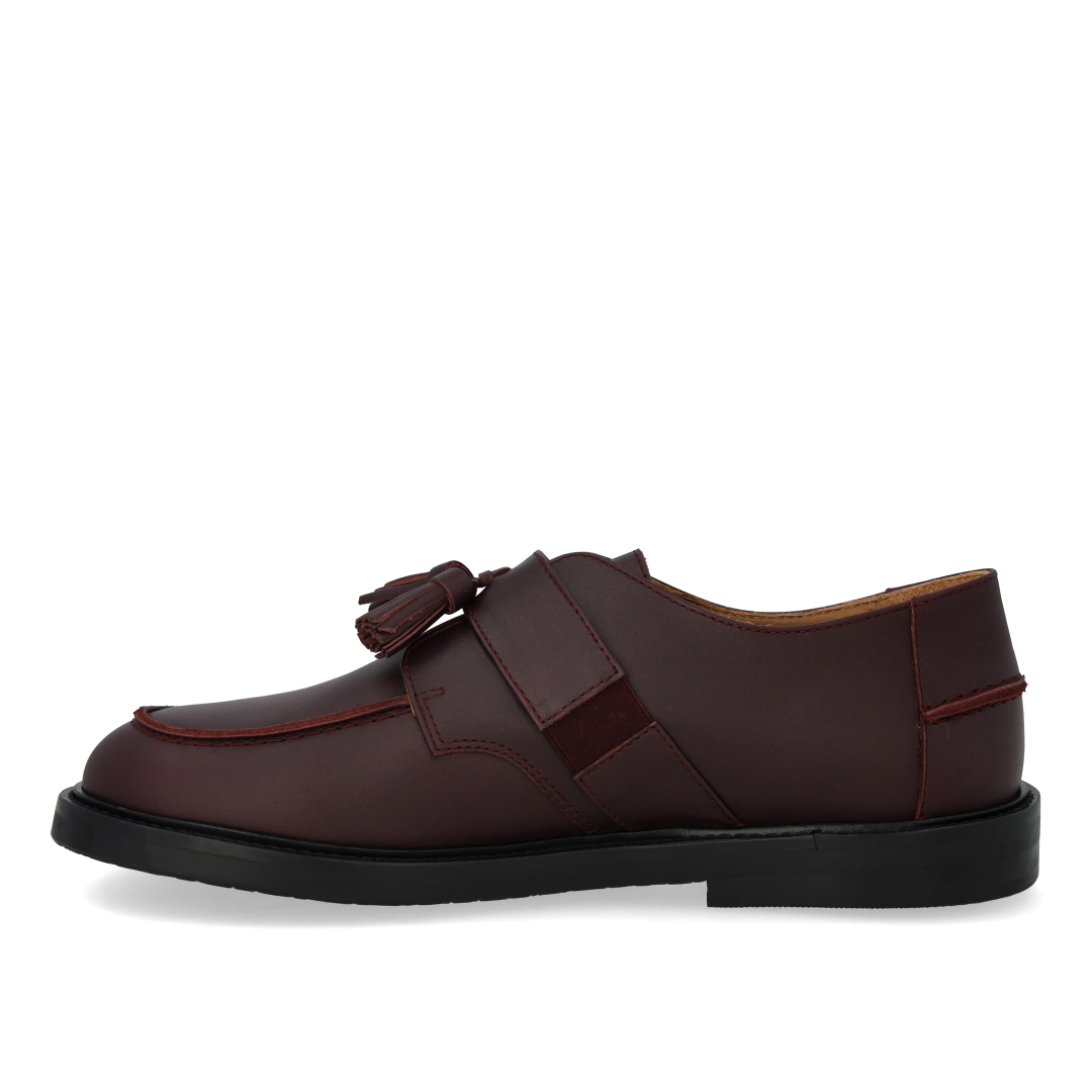 Loafer with tassel detail