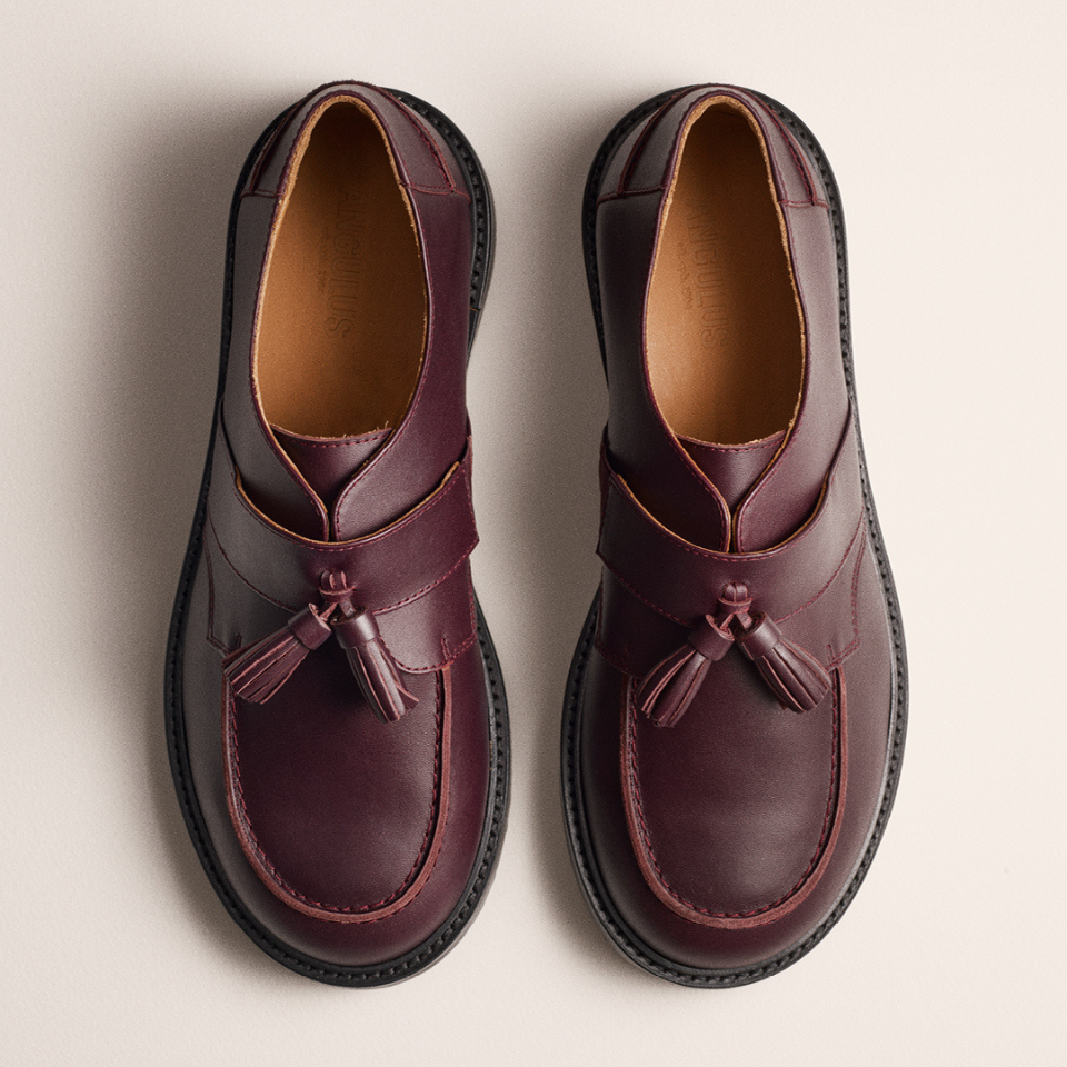 Loafer with tassel detail