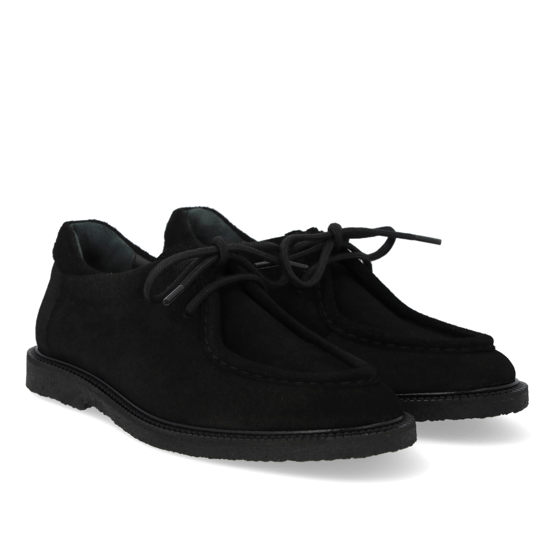 Lace-up shoes