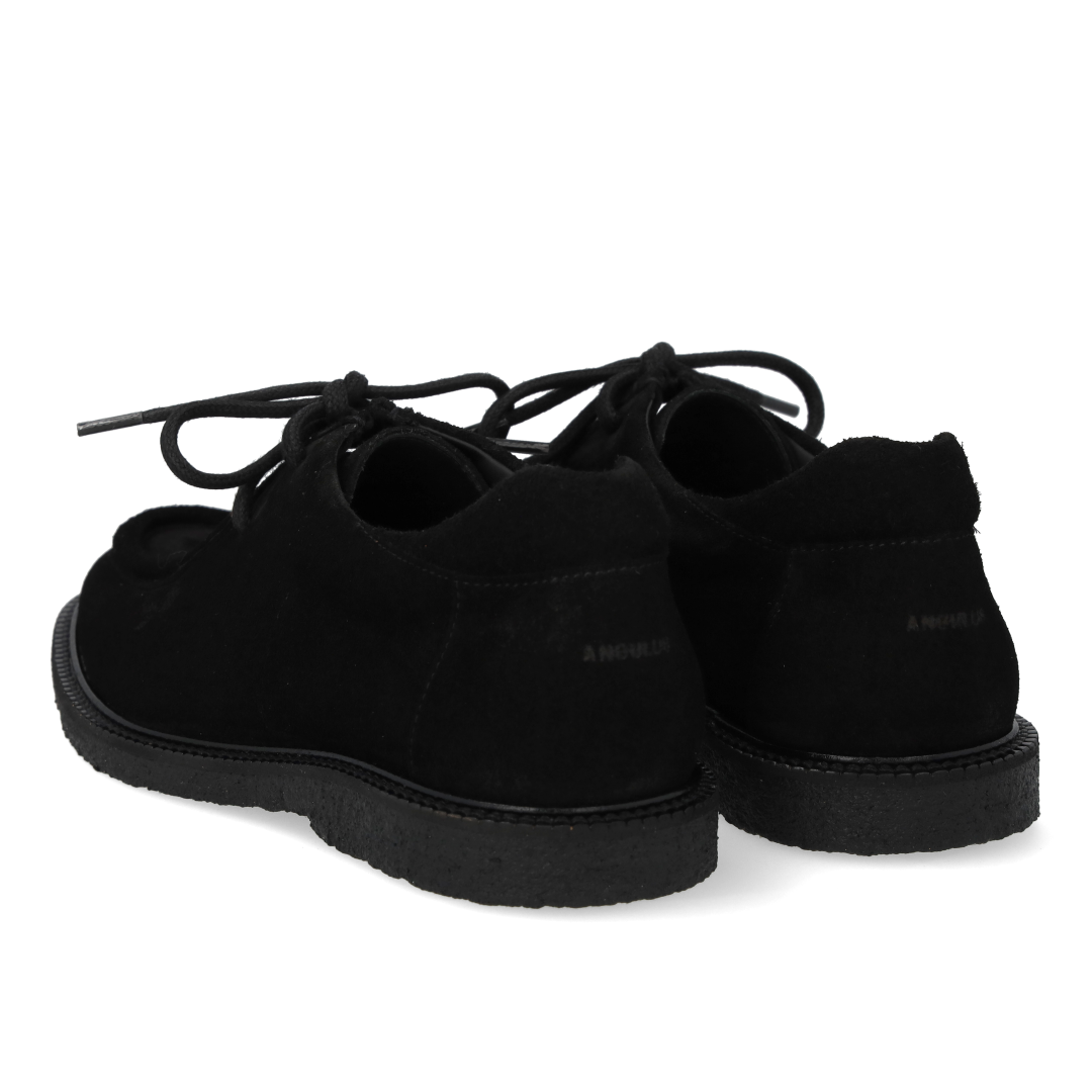 Lace-up shoes