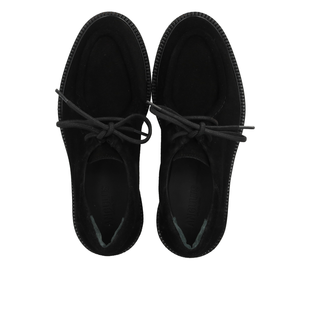 Lace-up shoes