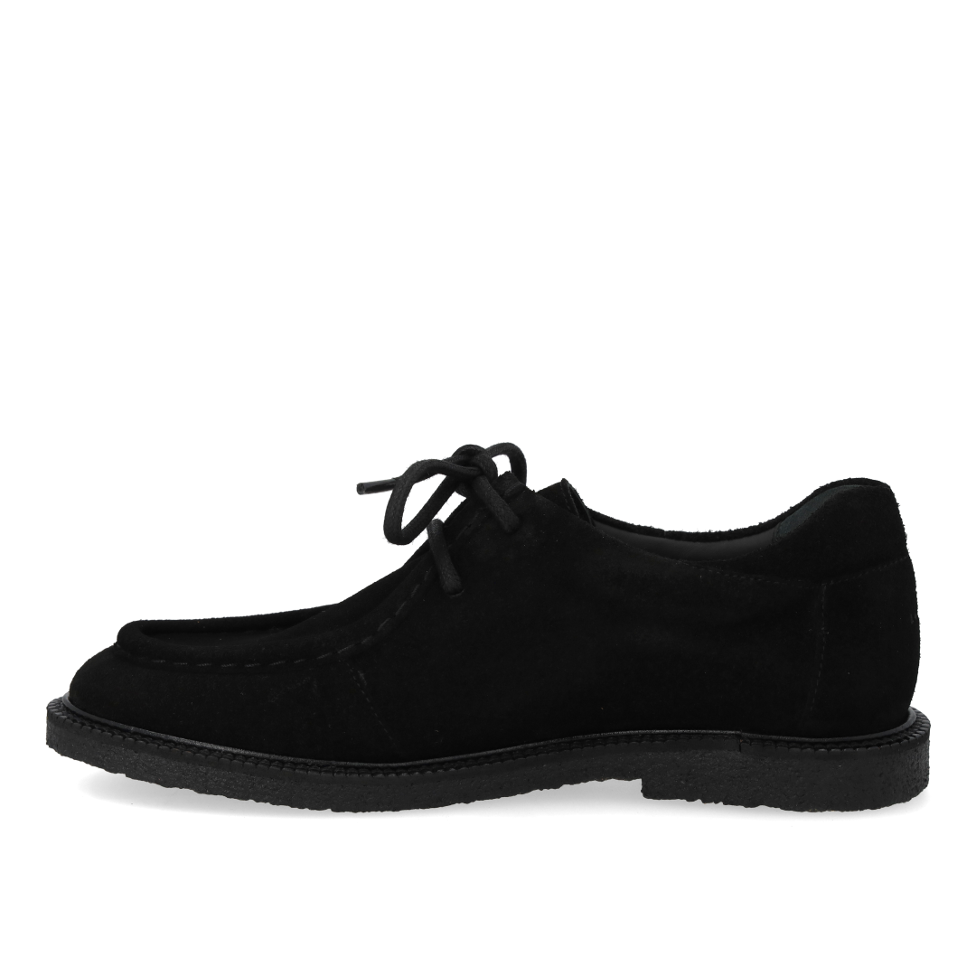 Lace-up shoes