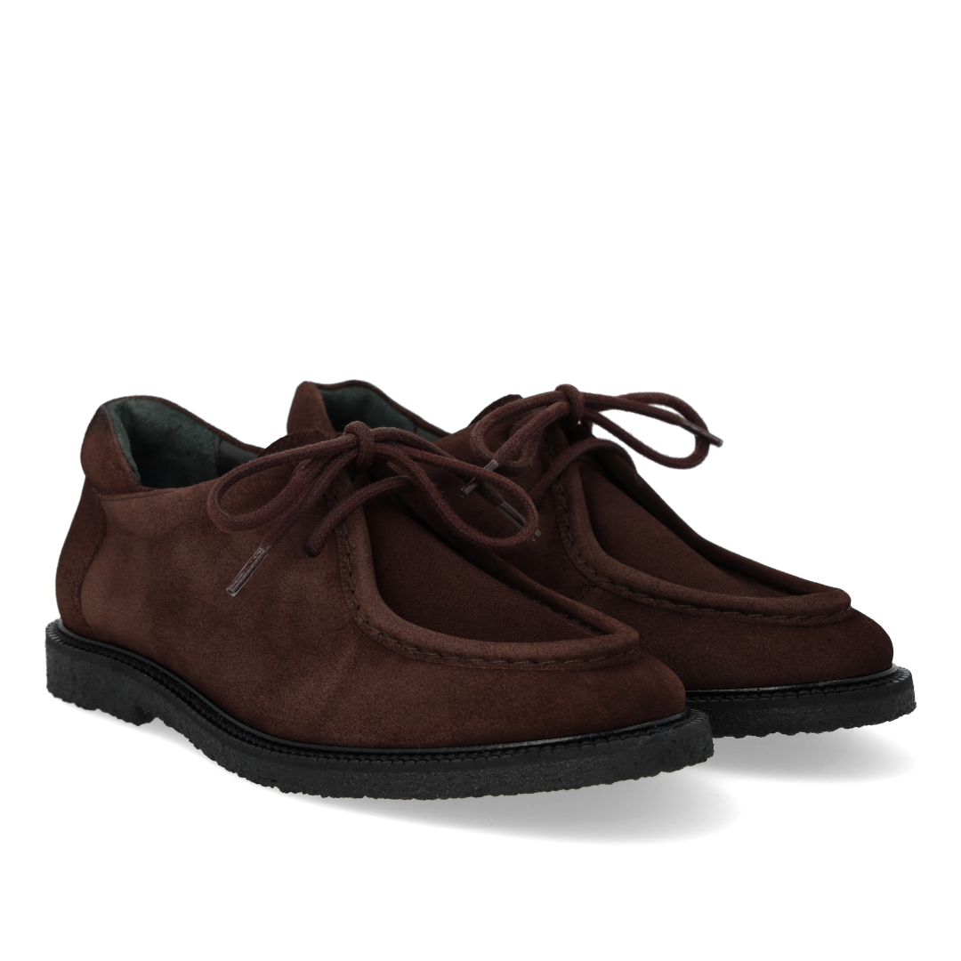 Lace-up shoes