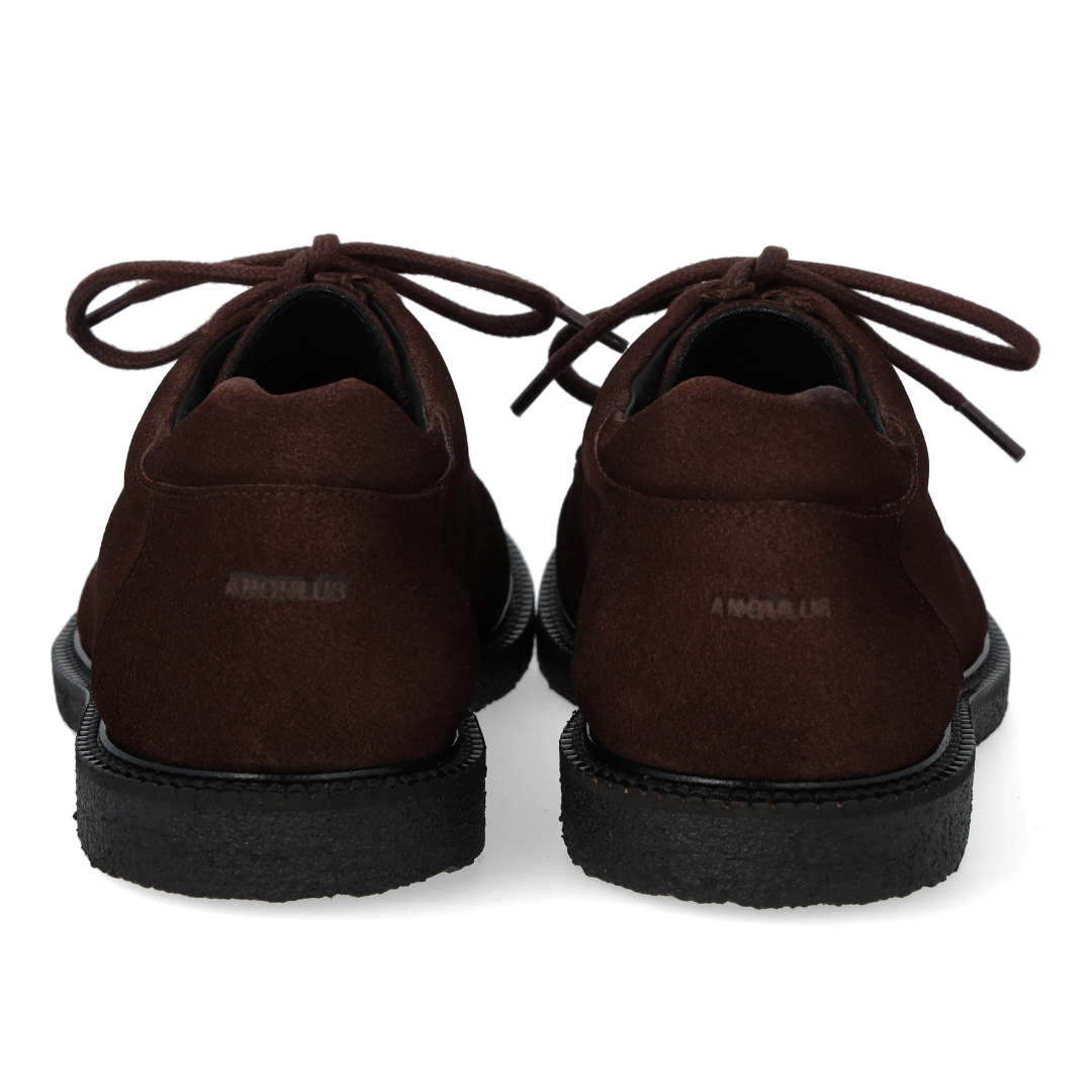 Lace-up shoes