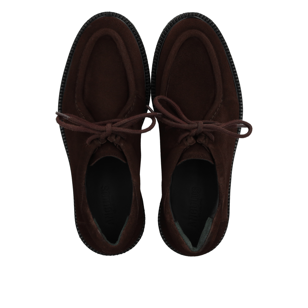 Lace-up shoes