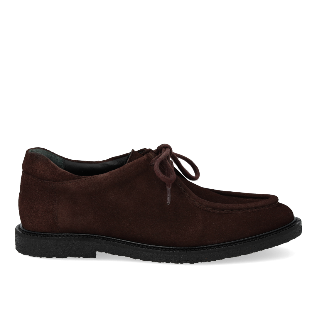 Lace-up shoes