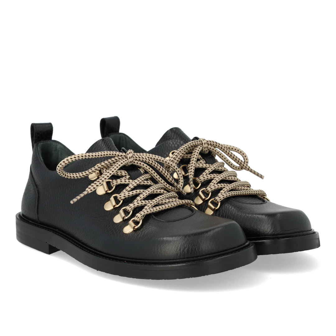 Lace-up shoes