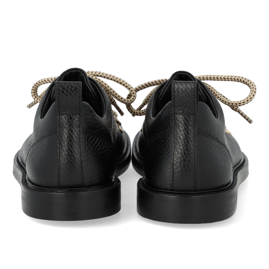 Lace-up shoes