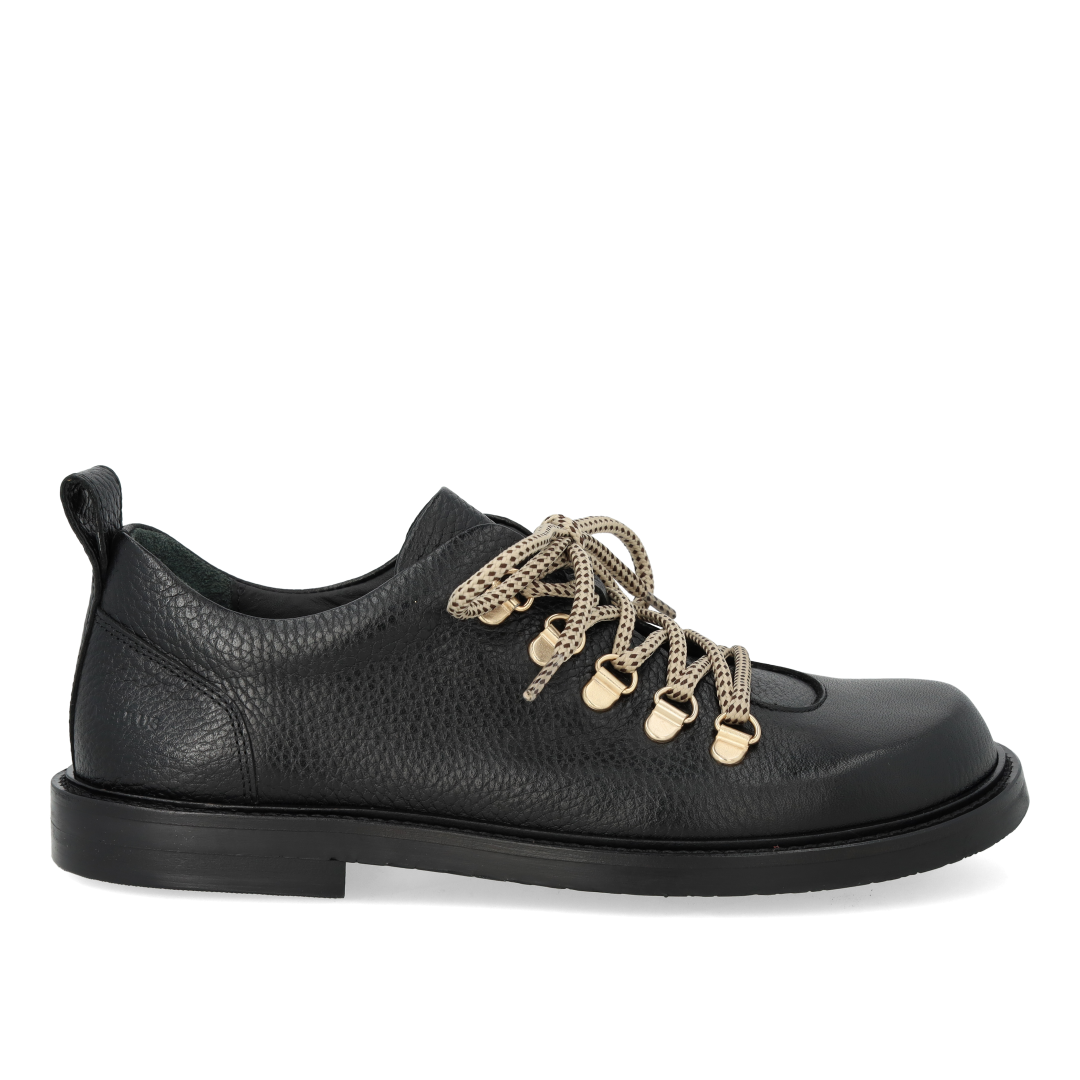 Lace-up shoes
