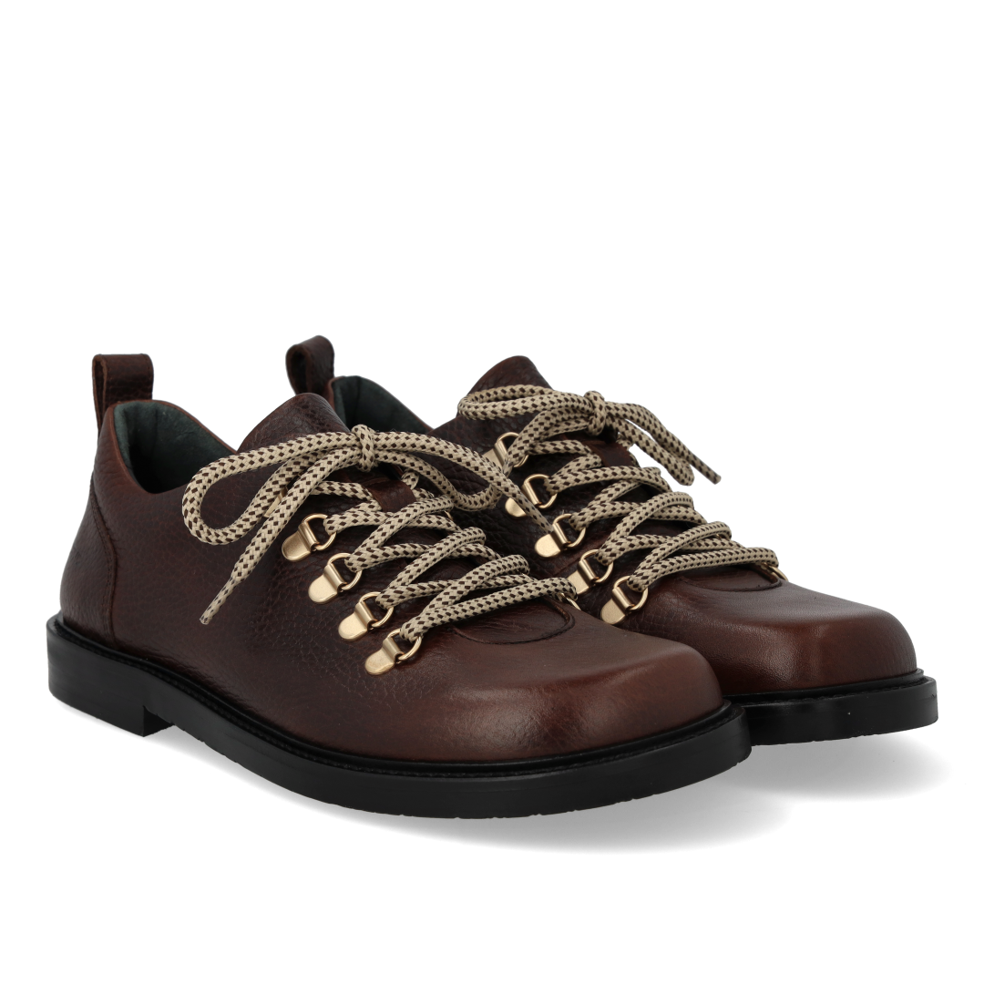 Lace-up shoes