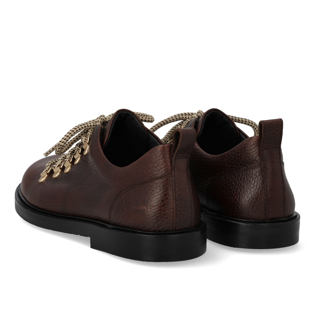 Lace-up shoes