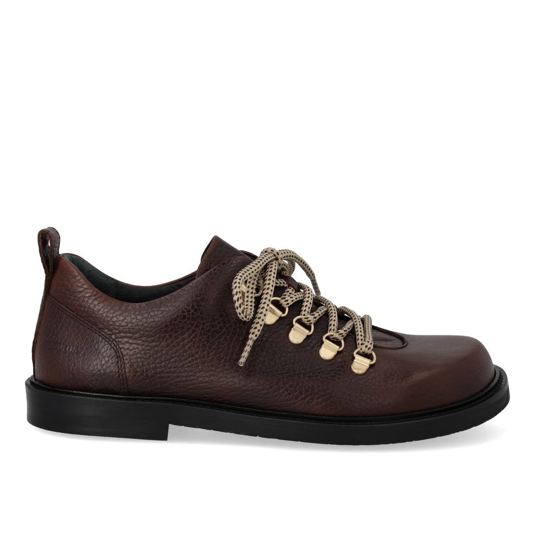 Lace-up shoes