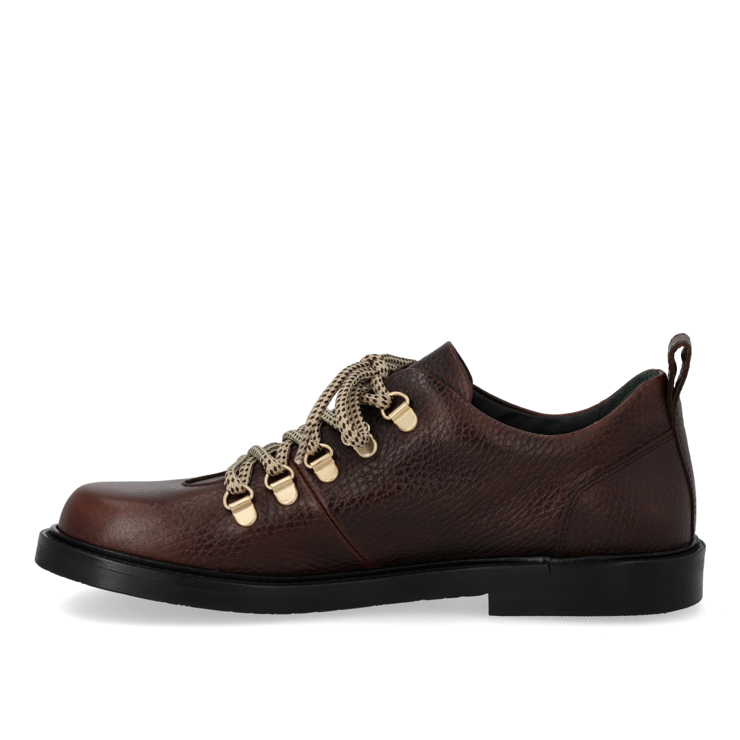 Lace-up shoes