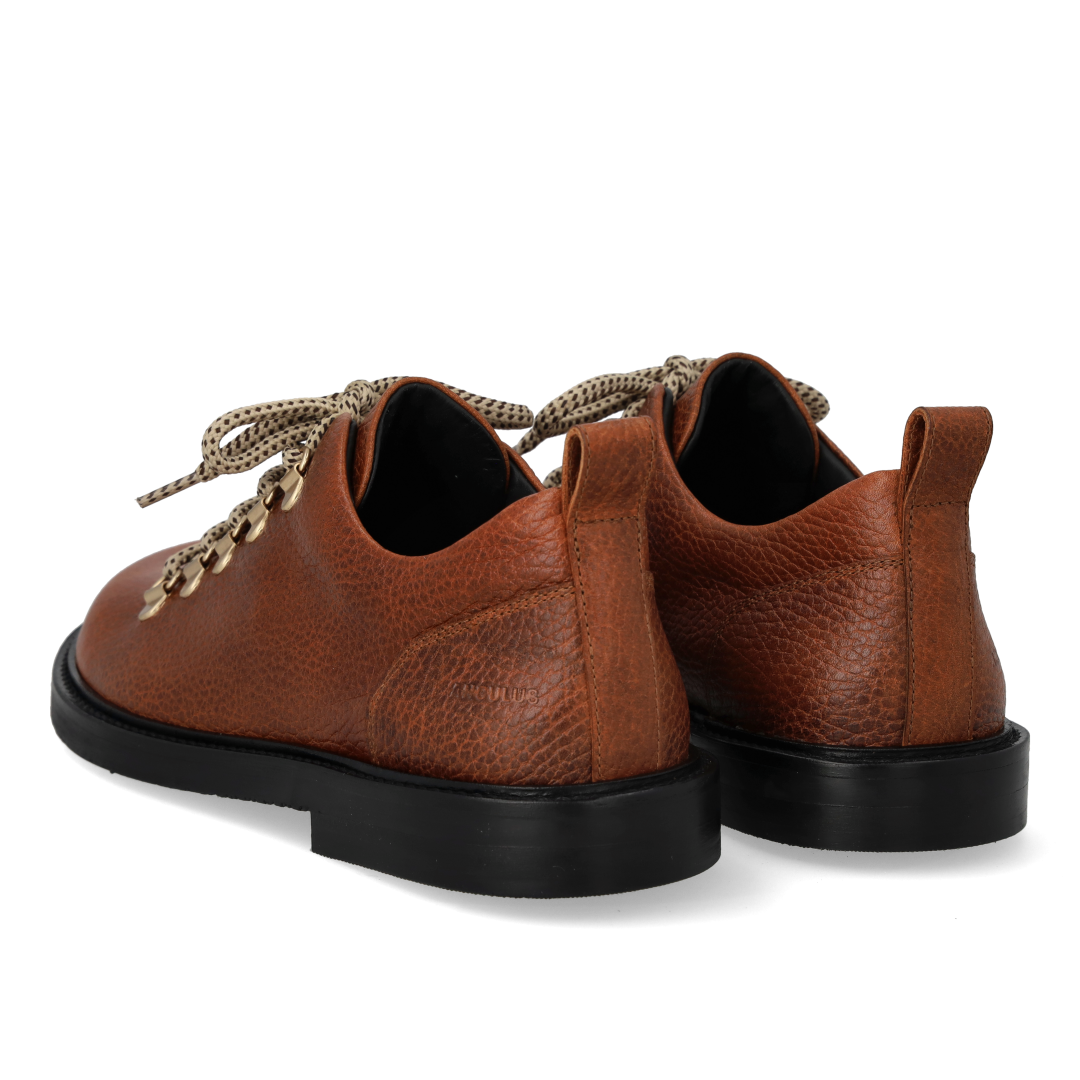 Lace-up shoes