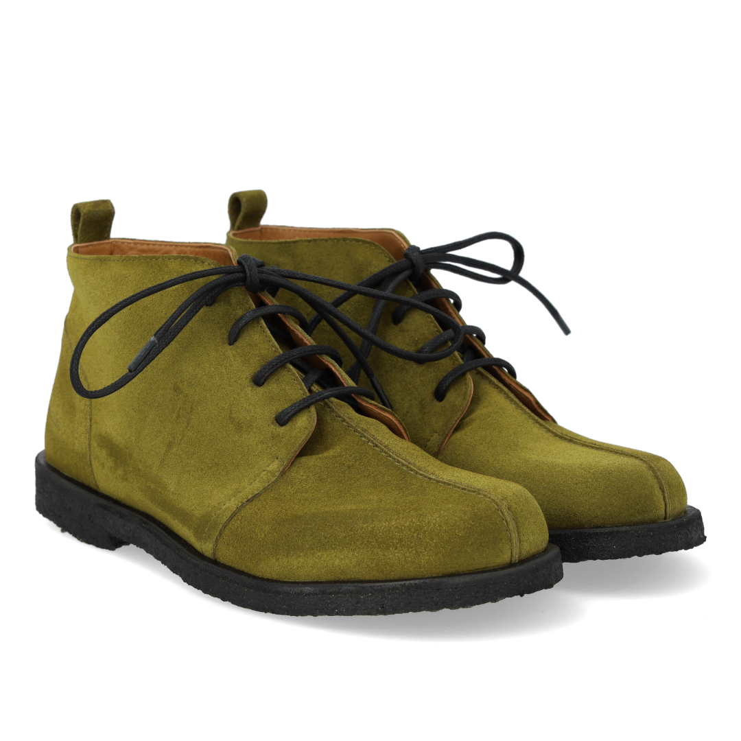 Lace-up shoes