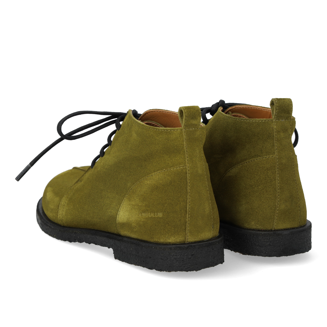 Lace-up shoes