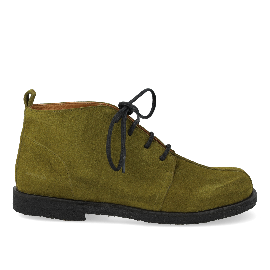 Lace-up shoes