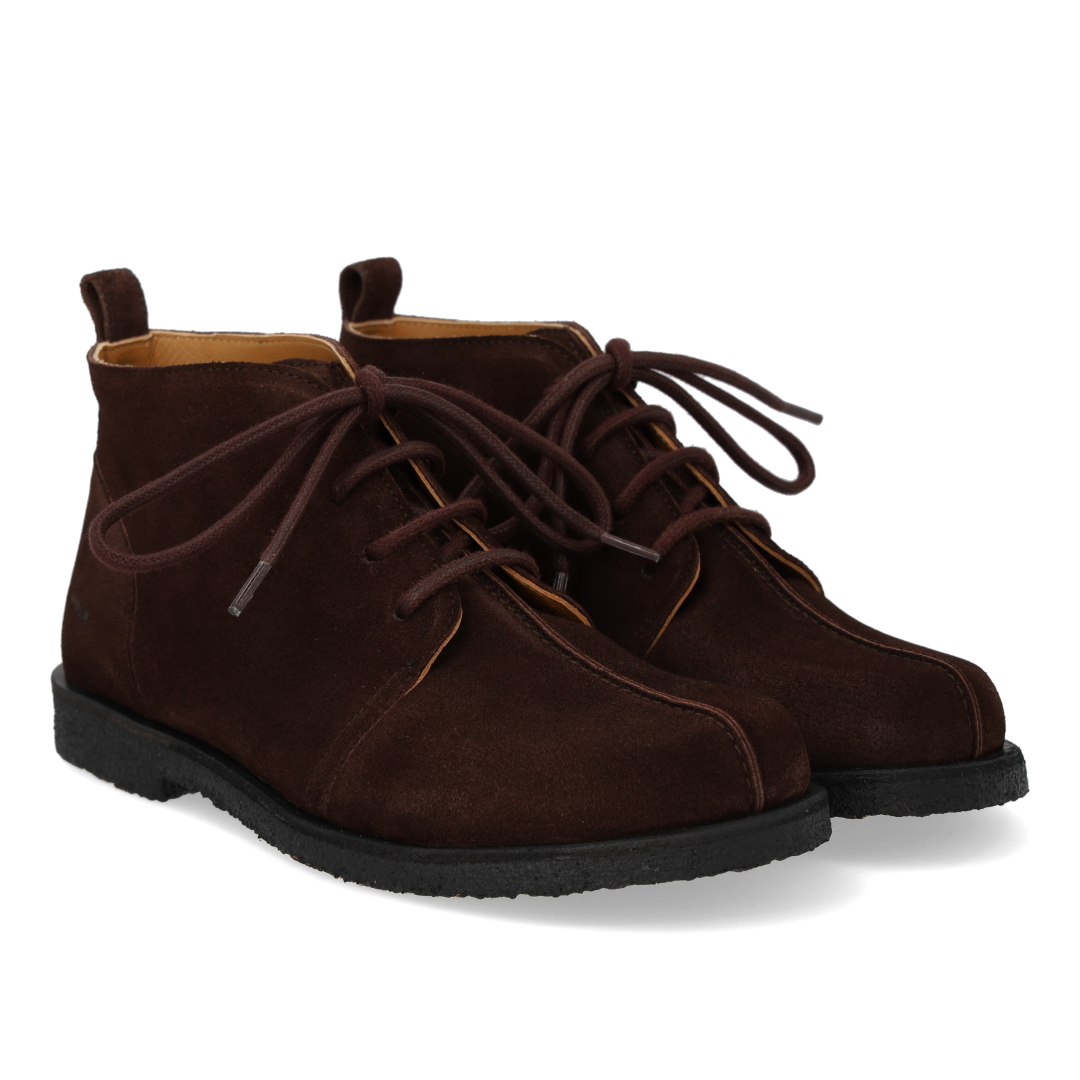 Lace-up shoes