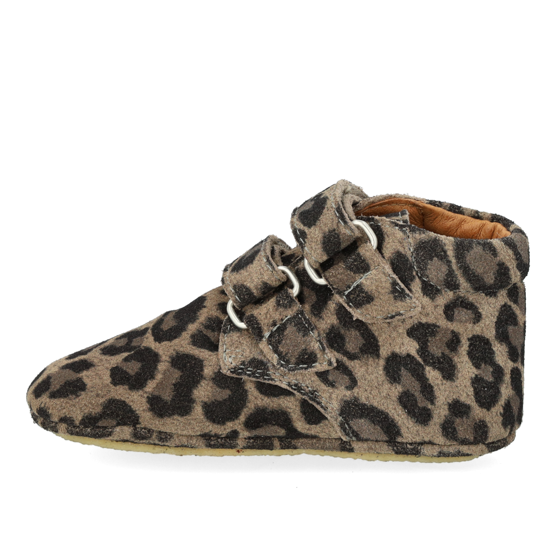 Soft and flexible prewalker leather shoes