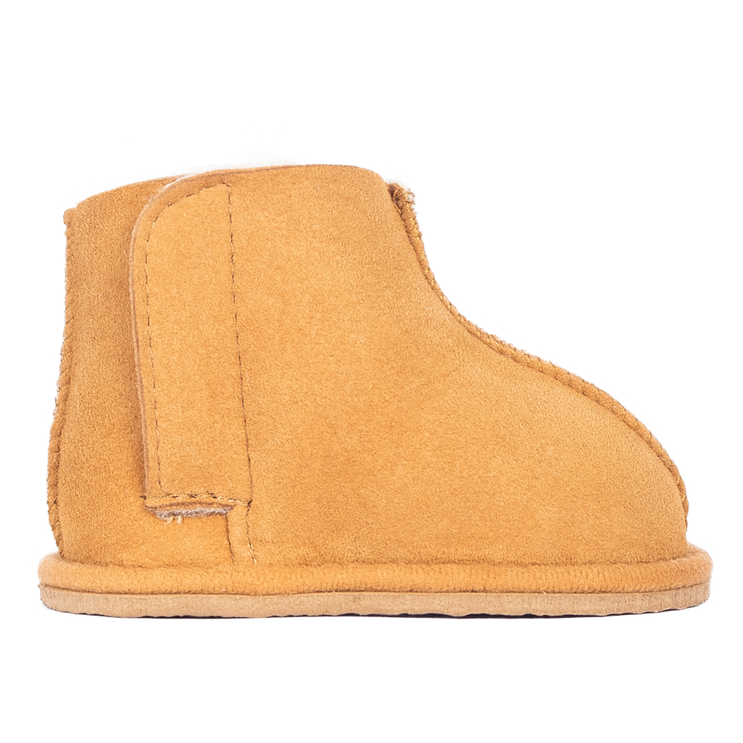Soft indoor slippers with lambskin