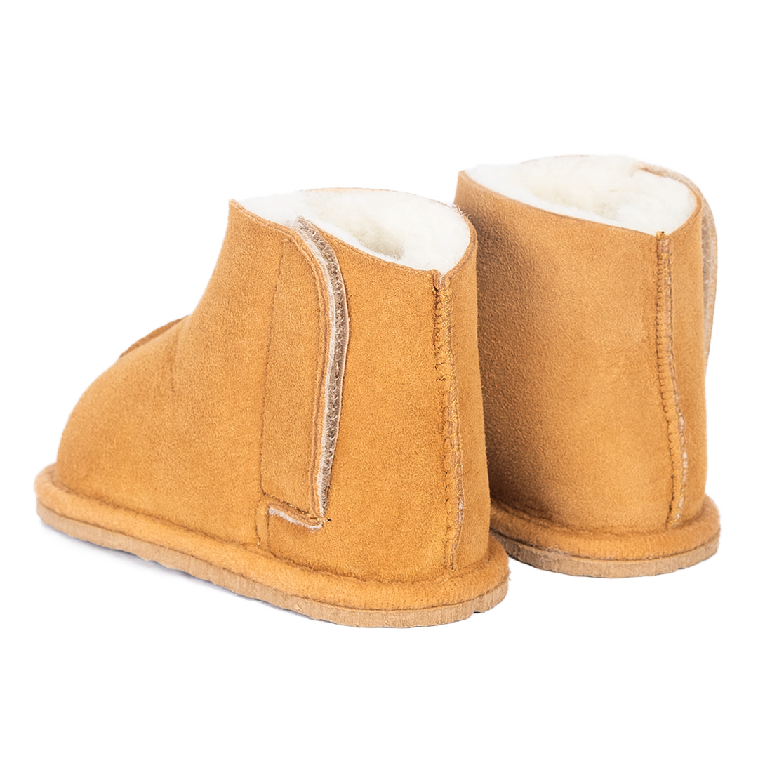 Soft indoor slippers with lambskin
