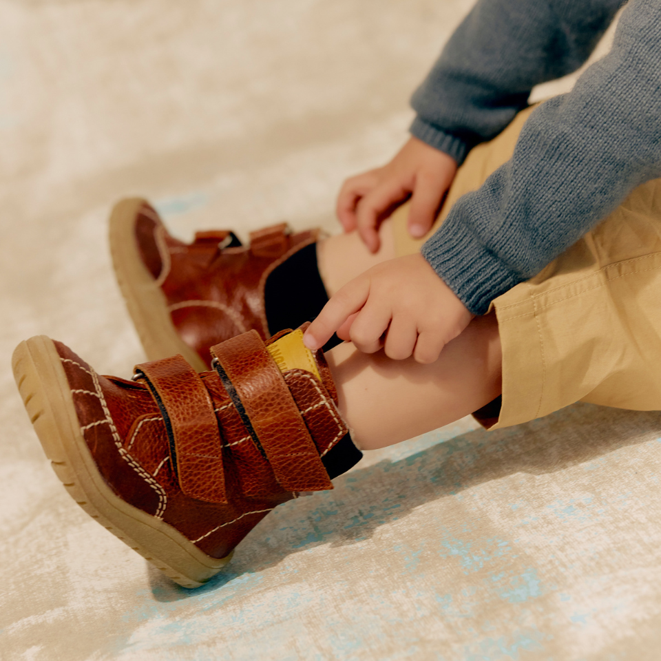 TEX boot with decorative contrast stitching