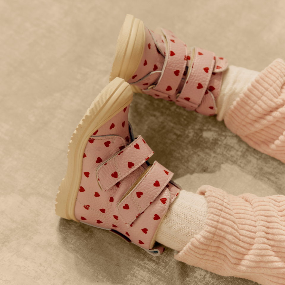 TEX-leather boot with Merino wool lining and heart print