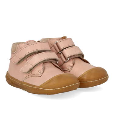 The first shoe with toe protection