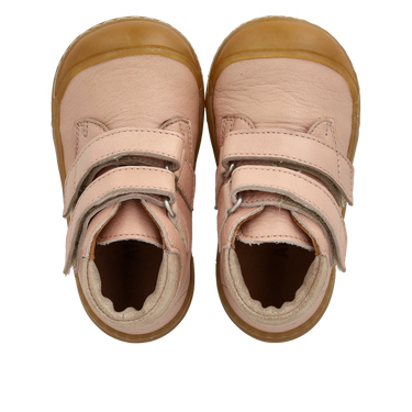 The first shoe with toe protection