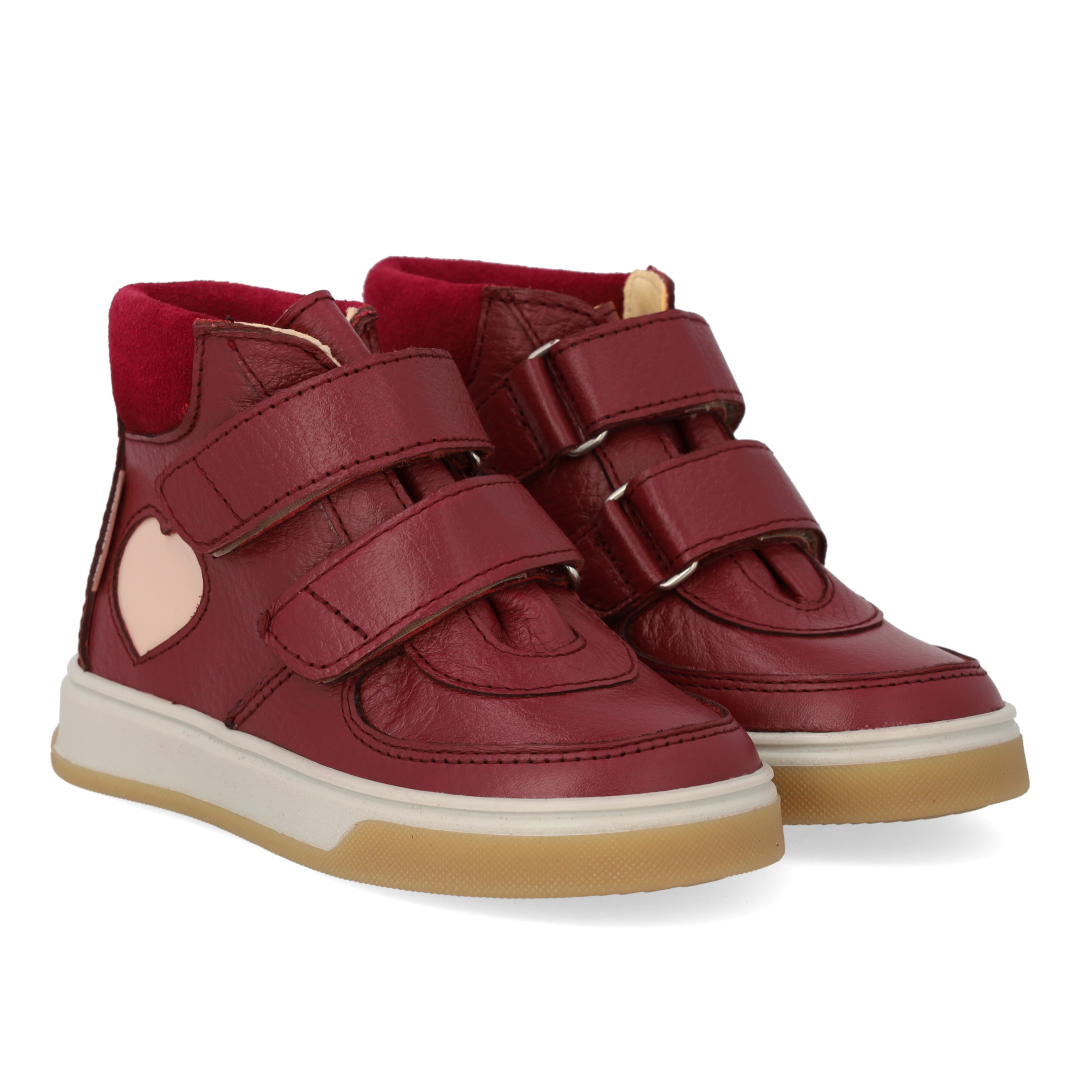 High-top TEX-sneaker with a patent-leather heart