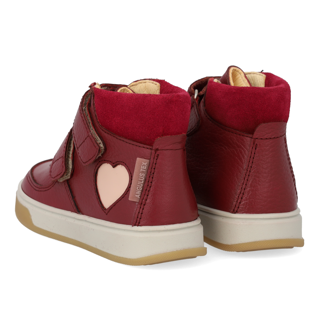 High-top TEX-sneaker with a patent-leather heart