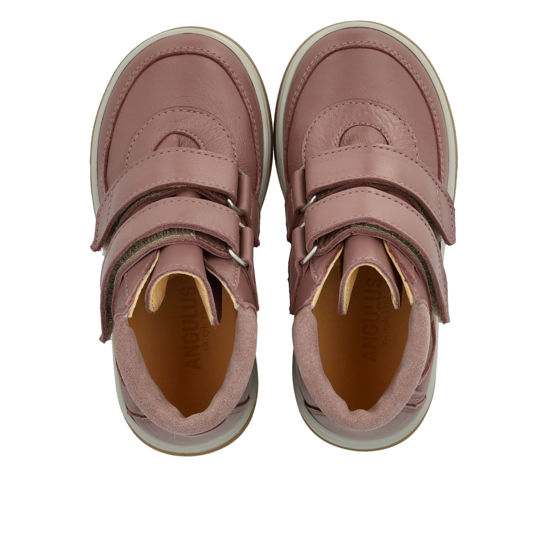 High-top TEX sneaker with patent heart