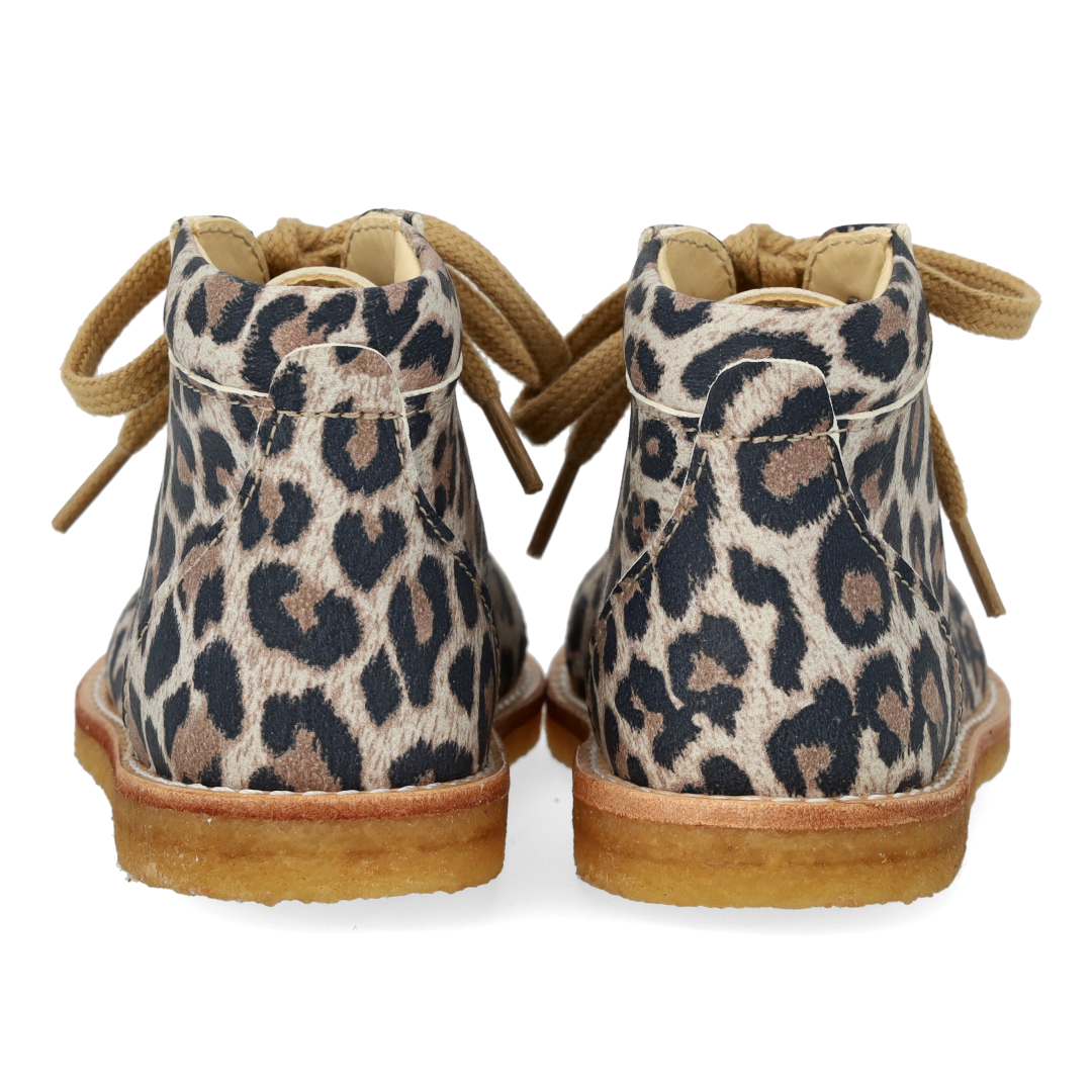 Classic lace-up shoe