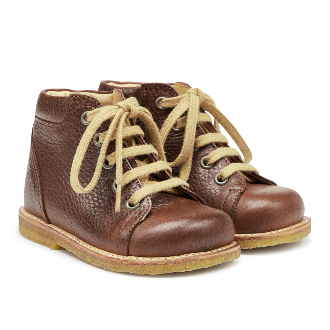 Classic lace-up shoe