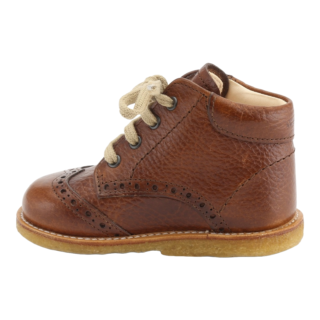 Classic lace-up shoes with brogue details