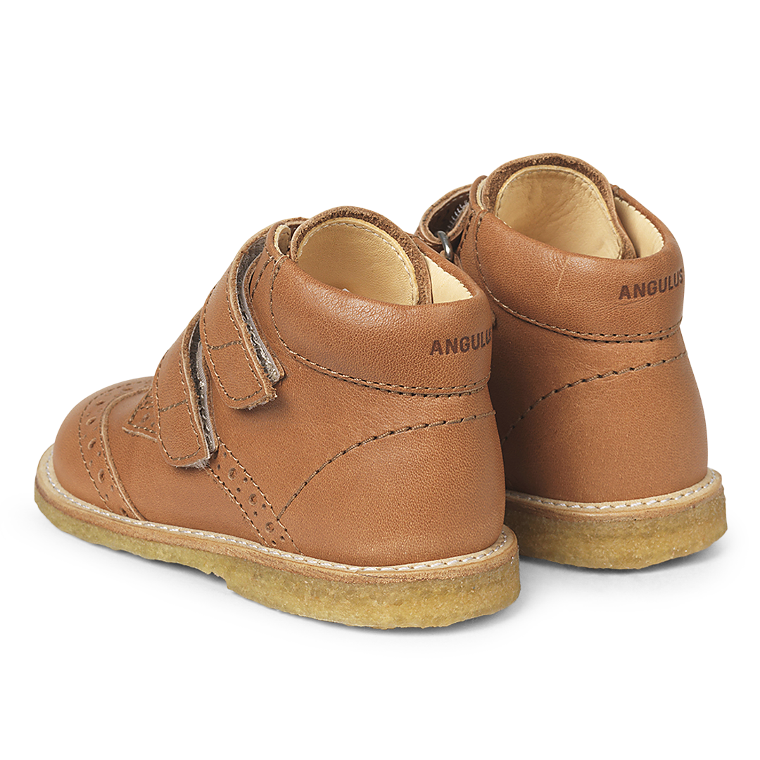 Toddler shoes with Velcro closure
