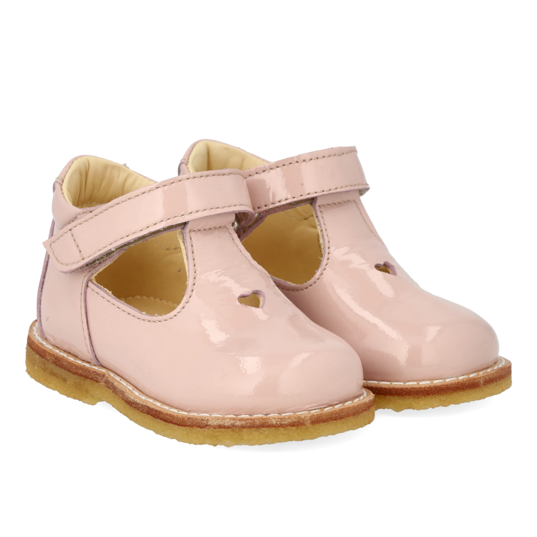 Classic tulle shoe with cut-out heart motif