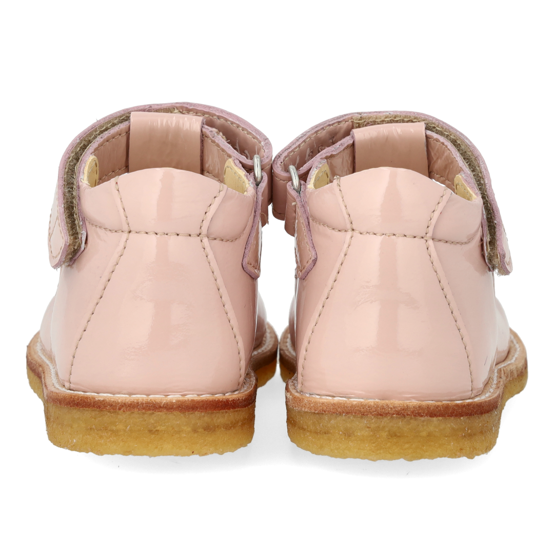 Classic tulle shoe with cut-out heart motif