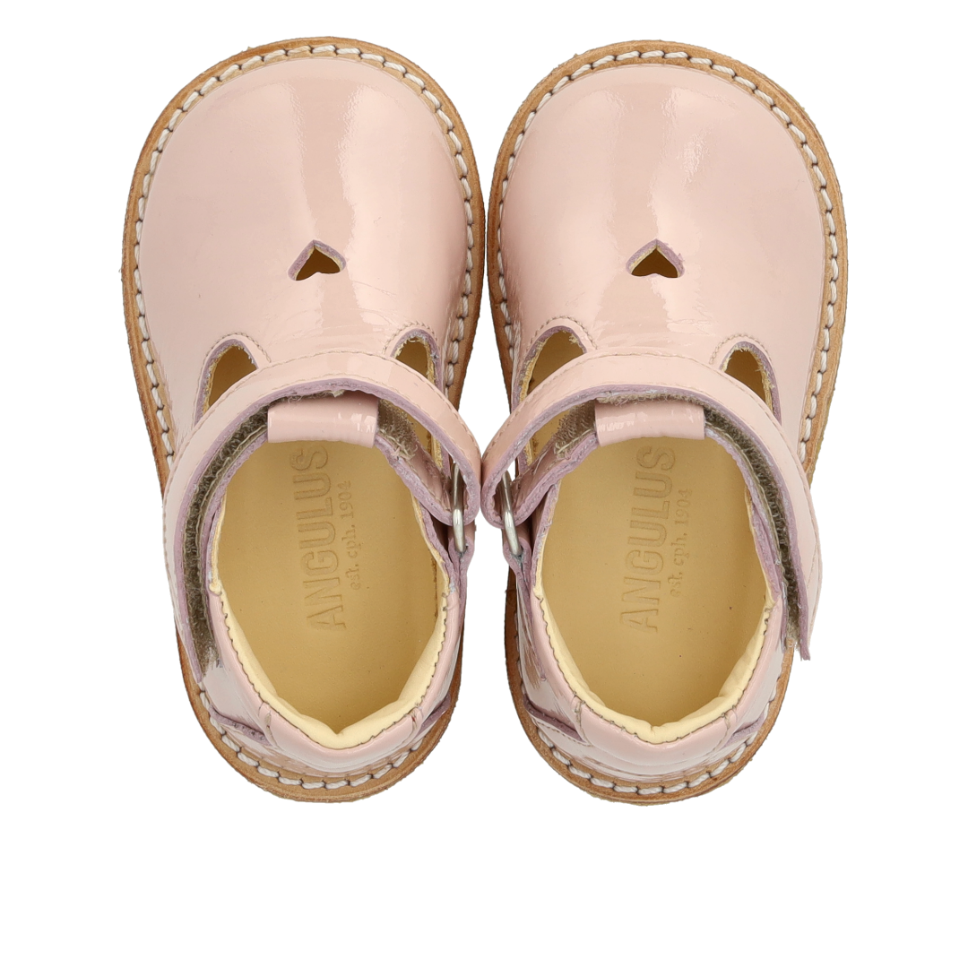 Classic tulle shoe with cut-out heart motif