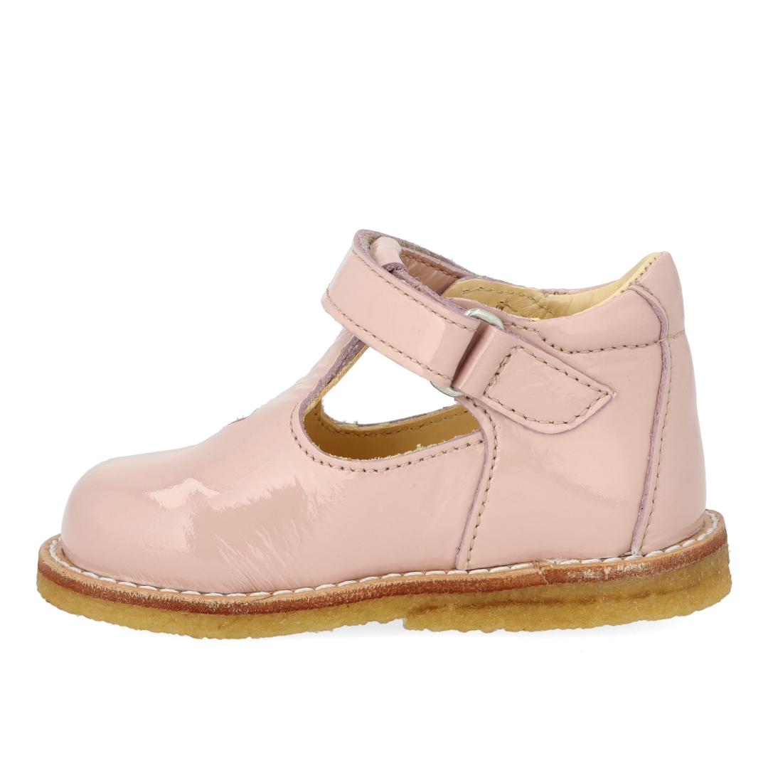 Classic tulle shoe with cut-out heart motif