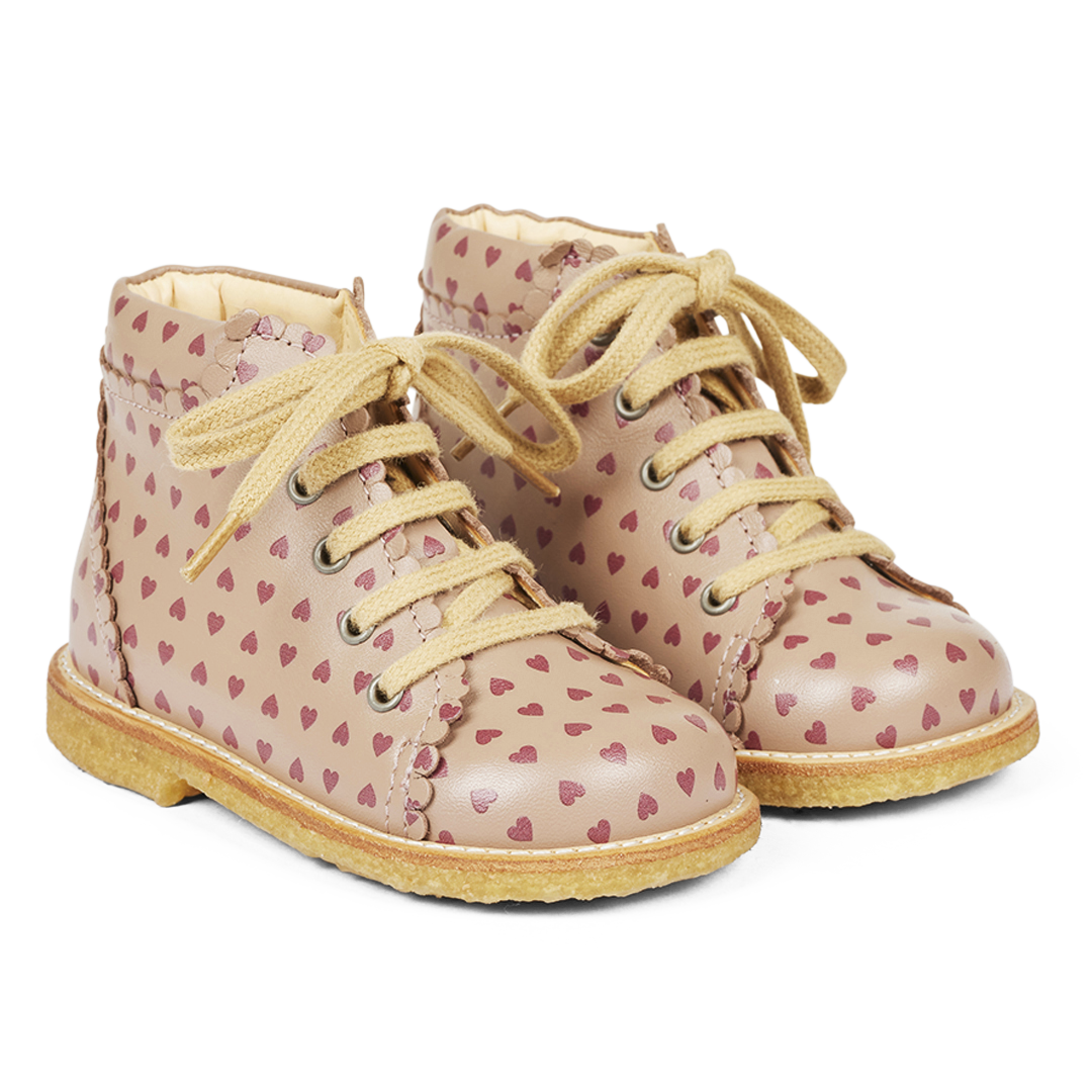 Classic lace-up shoes with hearts