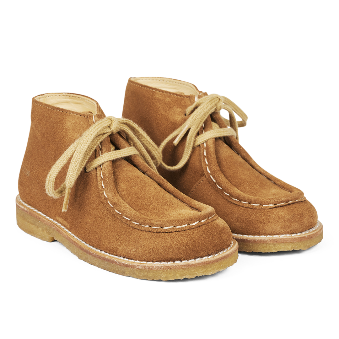 Lace-up shoes with decorative stitching
