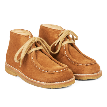 Apron toe with decorative stitching