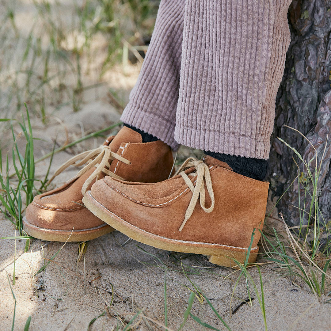 Lace-up shoes with decorative stitching