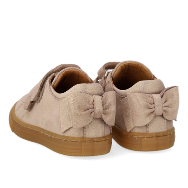 Beginner sneaker with bow detail on the heel