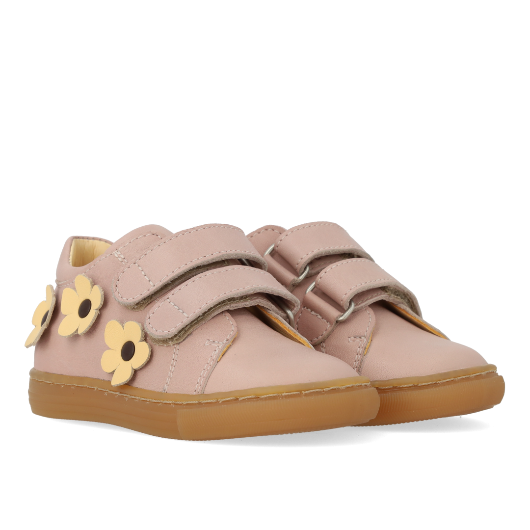 Toddler sneaker with floral appliqués