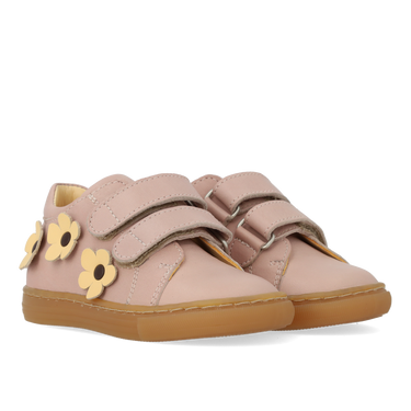 Starter Sneaker with floral applications