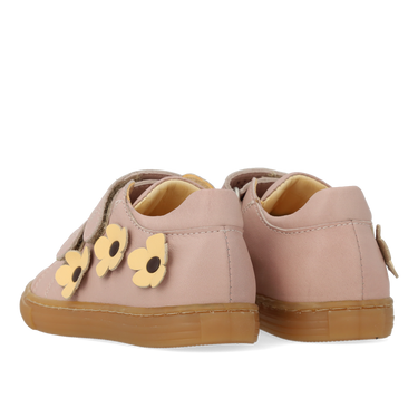 Starter Sneaker with floral applications