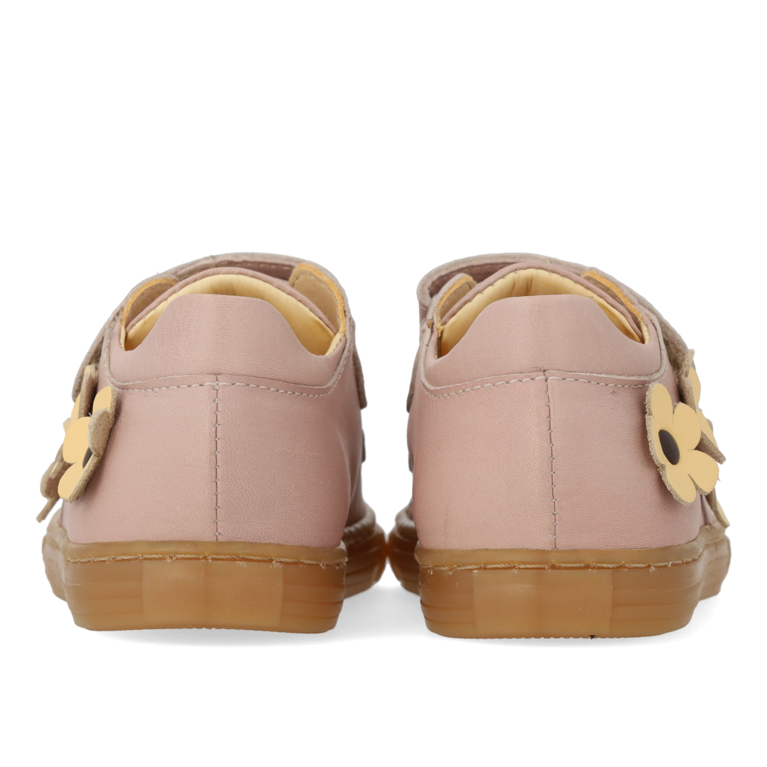 Toddler sneaker with floral appliqués