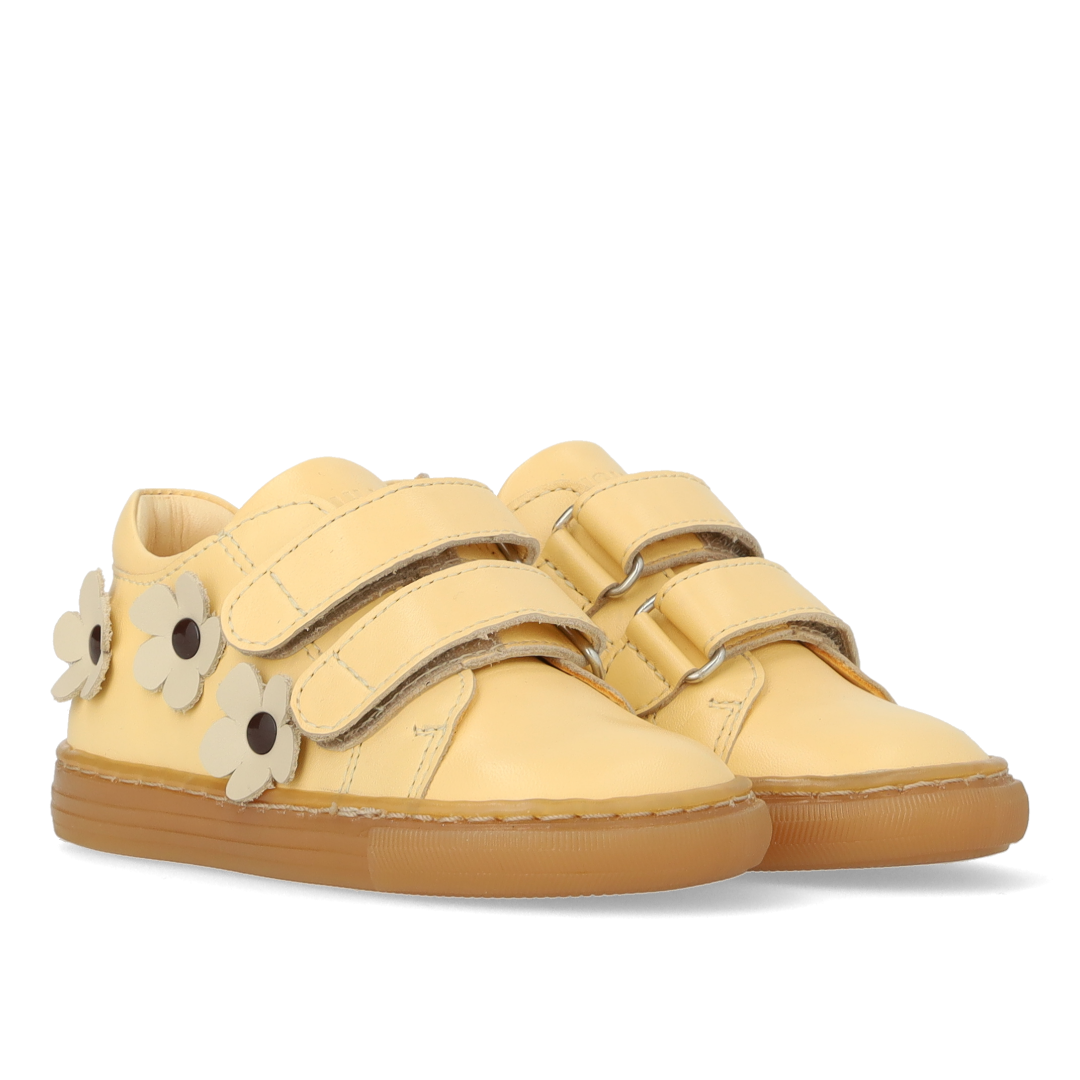 Toddler sneaker with floral appliqués